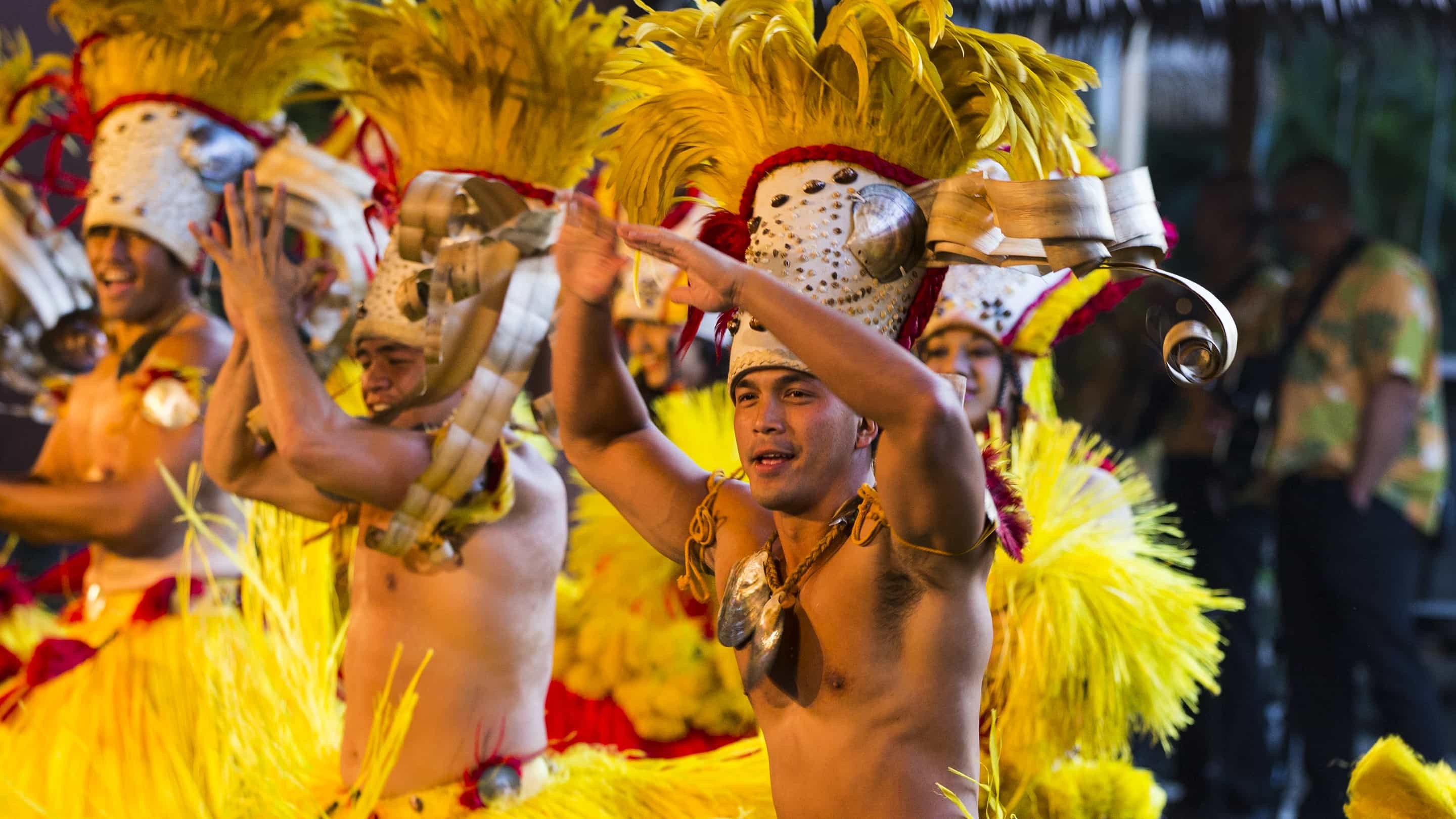 Travel Agent -Ali'i Luau performers